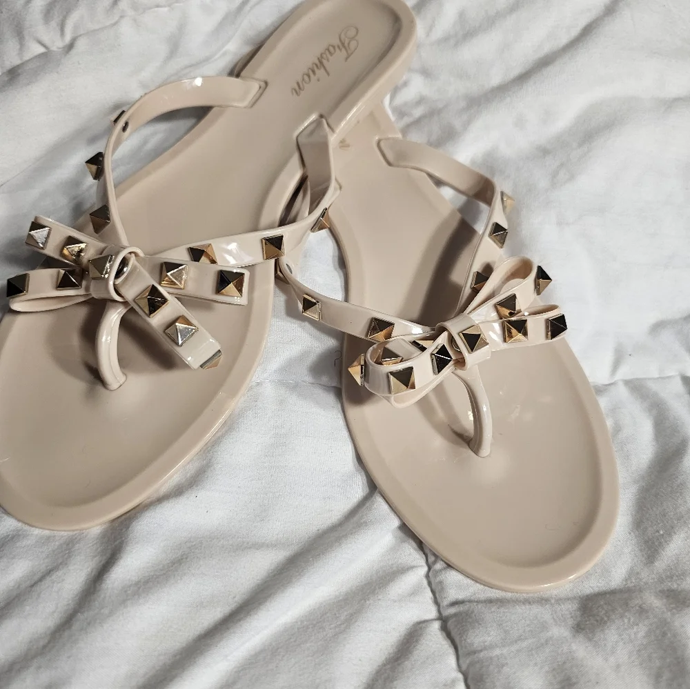 tan - studded scandal